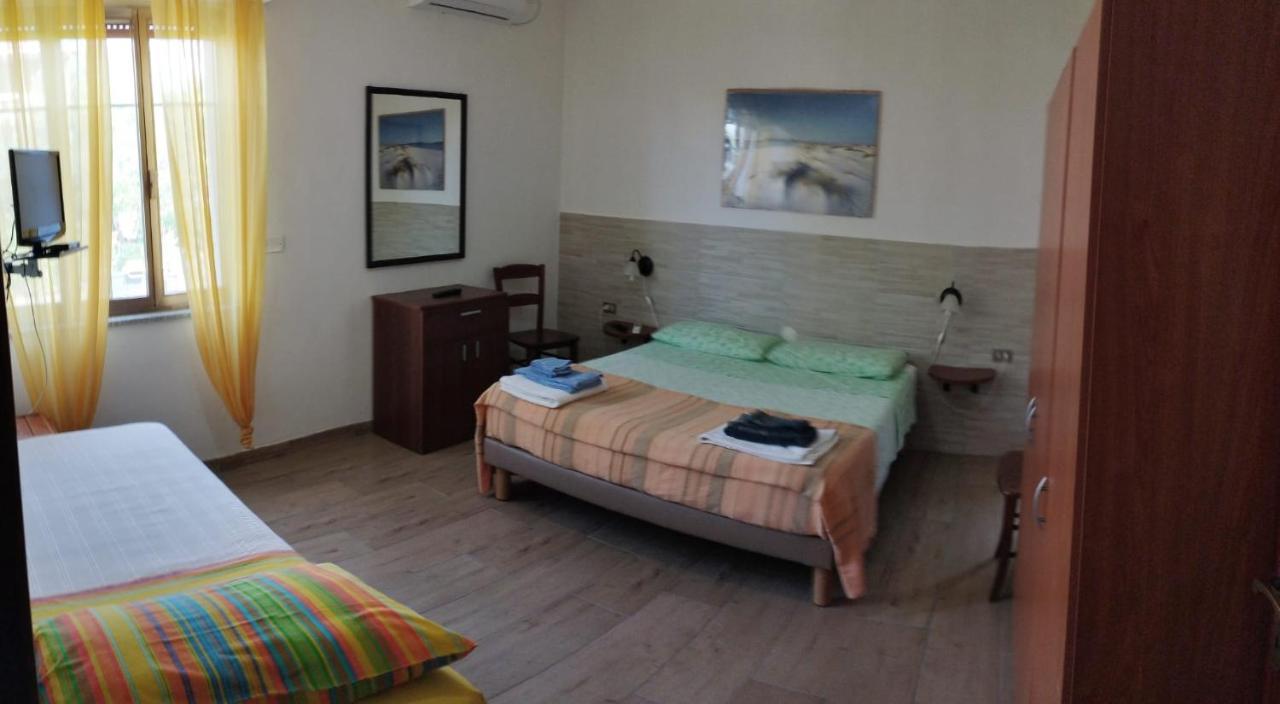 Casa Vacanze"Il Bouganville" Carbonia Eksteriør bilde