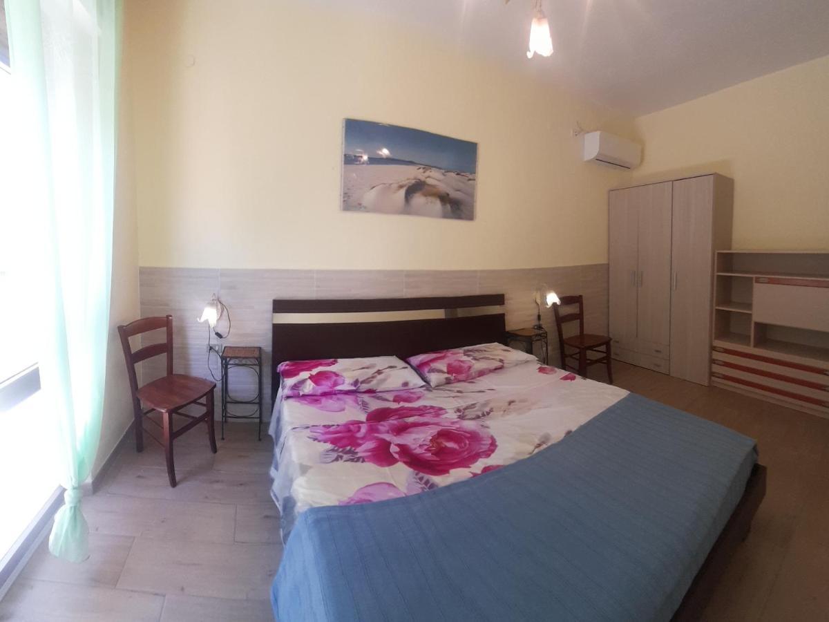 Casa Vacanze"Il Bouganville" Carbonia Eksteriør bilde