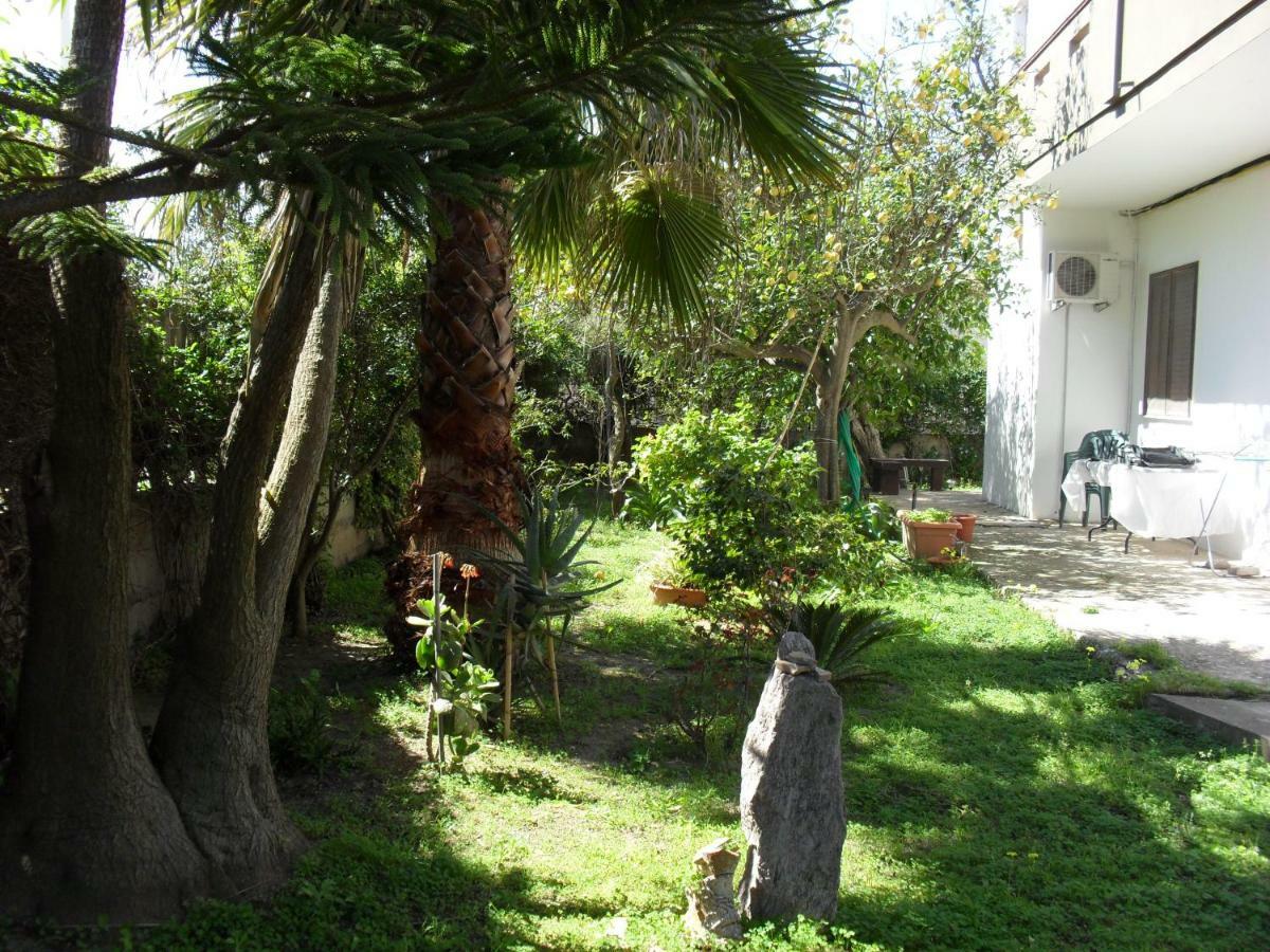 Casa Vacanze"Il Bouganville" Carbonia Eksteriør bilde